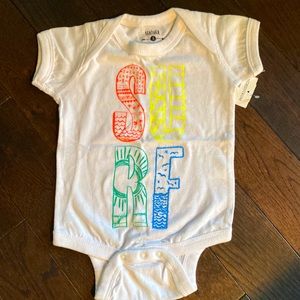 Surf onsie. Feather 4 Arrow. 6 mo. NWT